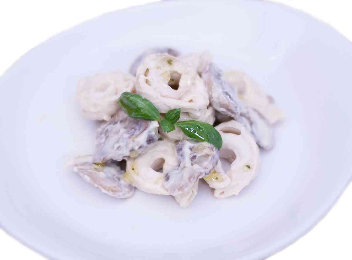 Tortellini in Cream & Mushroom Sauce
