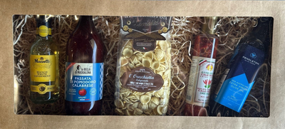 Gifts packs of pasta, chocolate and gourmet products
